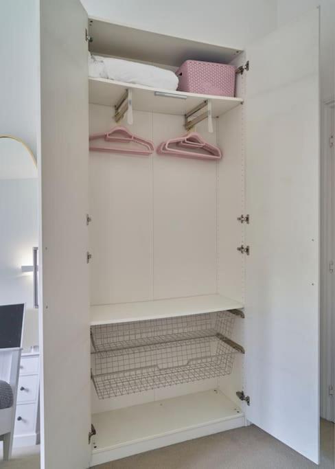 Stunning Luxury 2 Bed Apartment With En-Suite In Wokingham City Centre 외부 사진