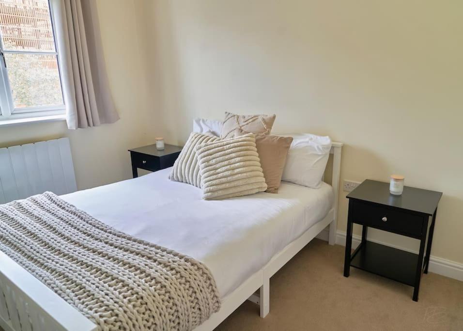 Stunning Luxury 2 Bed Apartment With En-Suite In Wokingham City Centre 외부 사진