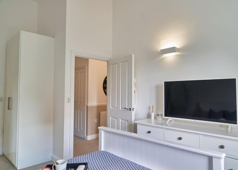 Stunning Luxury 2 Bed Apartment With En-Suite In Wokingham City Centre 외부 사진