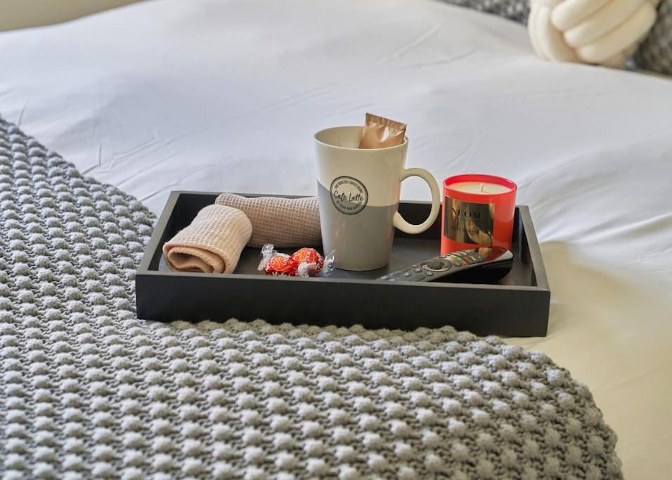 Stunning Luxury 2 Bed Apartment With En-Suite In Wokingham City Centre 외부 사진